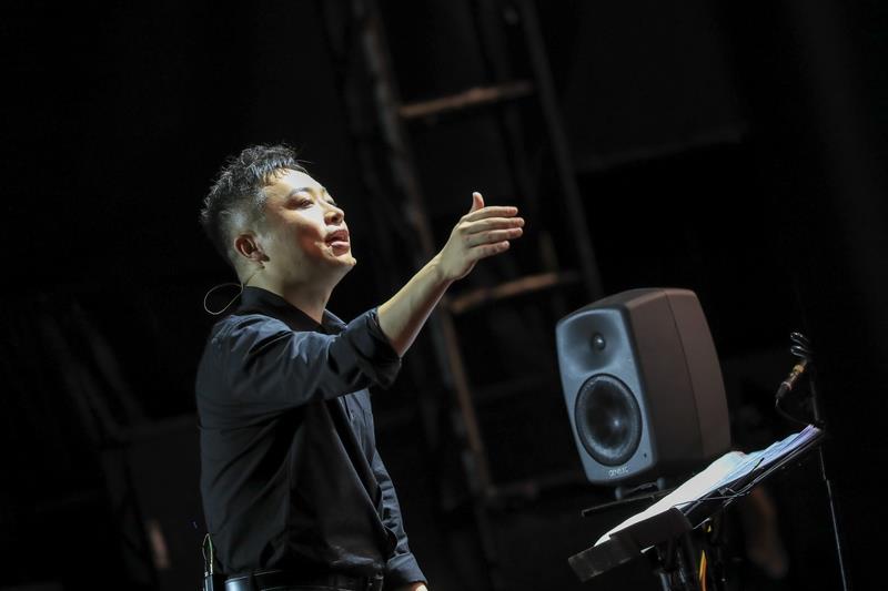 空中飘起小雨草坪诞生星河金承志说上海夏季音乐节如彩虹斑斓