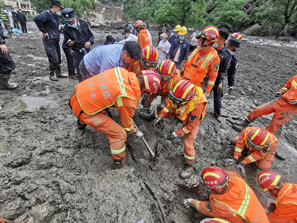 四川阿坝泥石流已致3人死亡1人失联:百余人参与搜救