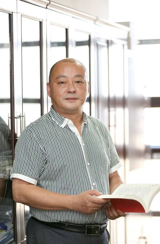 作者简介:齐冬平,笔名亦平,老东.中共党员.山东人后裔.