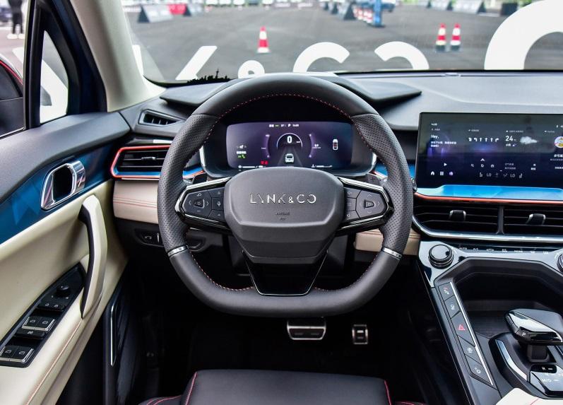 1.5T爆发177马力，油耗只需6.6L！领克06香不香？