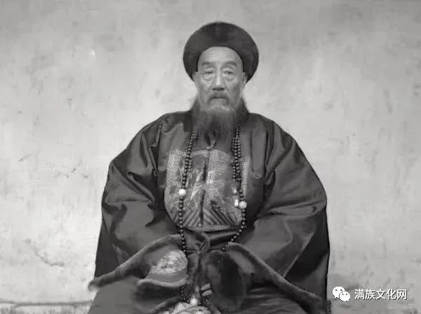 编者注:本文中说是荣亲王后裔,乾隆五子永琪被封荣