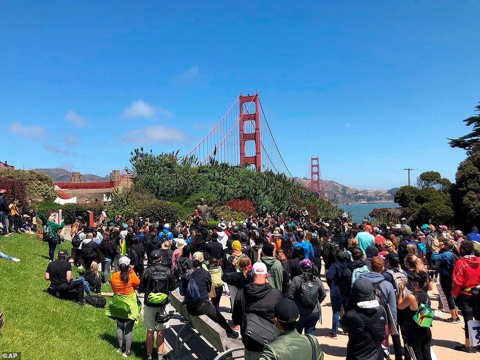 在旧金山金门大桥的抗议活动