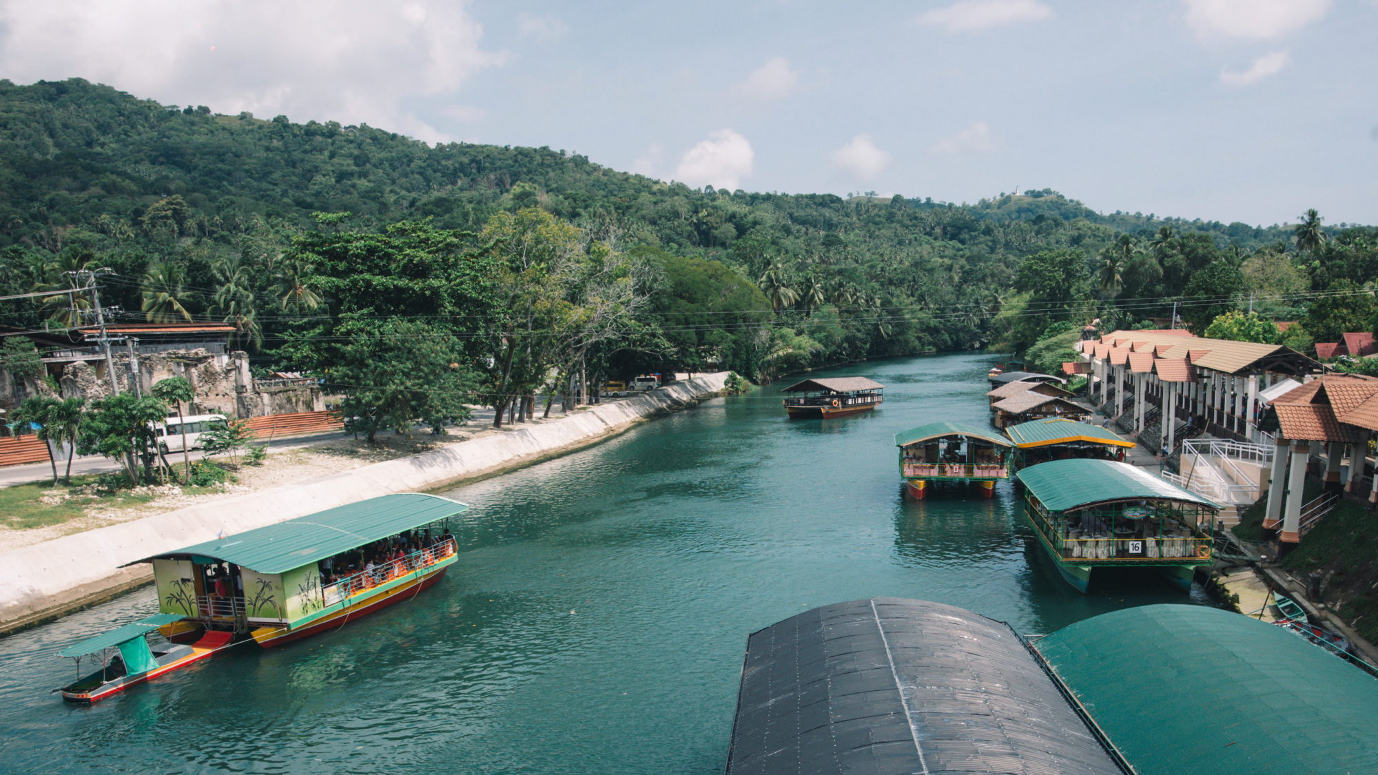 菲律宾薄荷岛唯一的淡水河,风景优美,被誉为"东方亚马逊河"