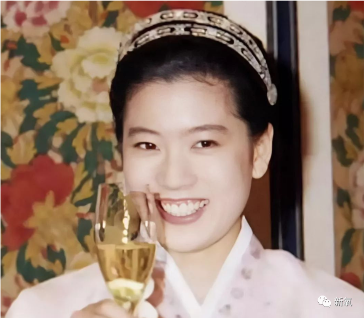 李健熙(三星掌门人)和洪罗喜(韩国最大报社的社长之女)夫妇.