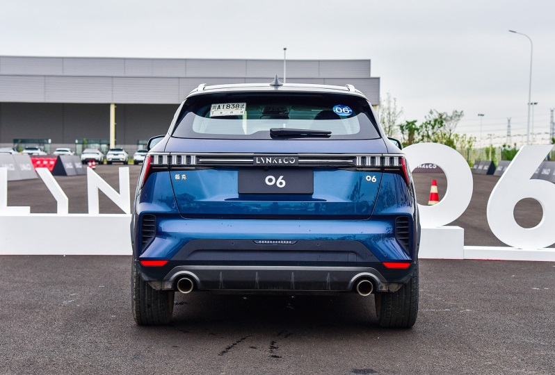 1.5T爆发177马力，油耗只需6.6L！领克06香不香？