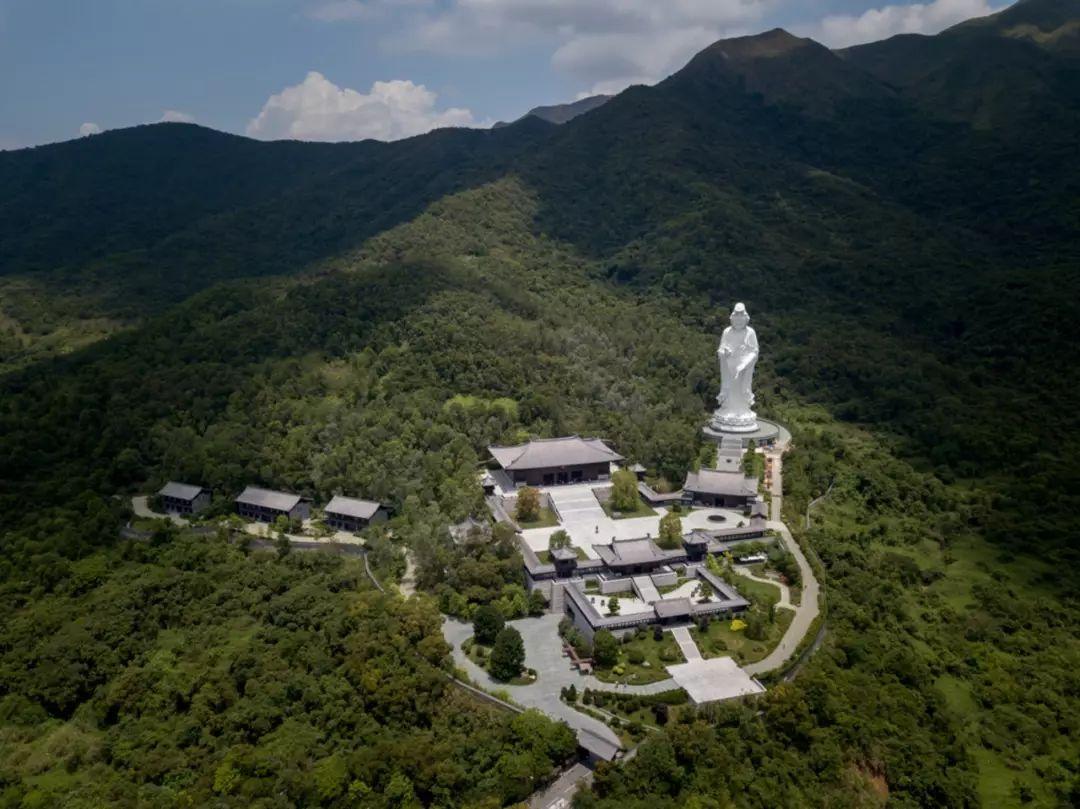 可别小看这个寺庙,慈善寺是李嘉诚出资约17亿建成的佛教寺庙.