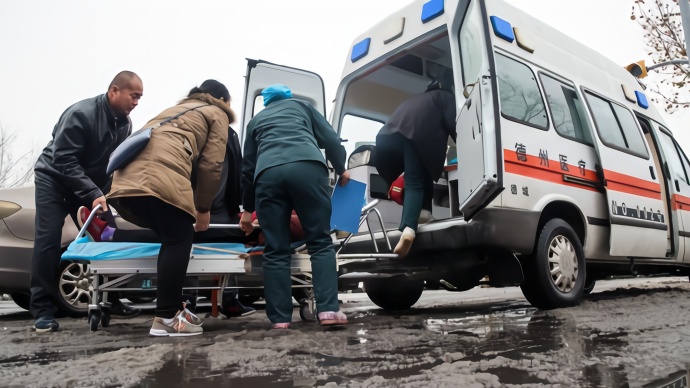 急救电话491个派出救护车197次雨雪天他们在守护