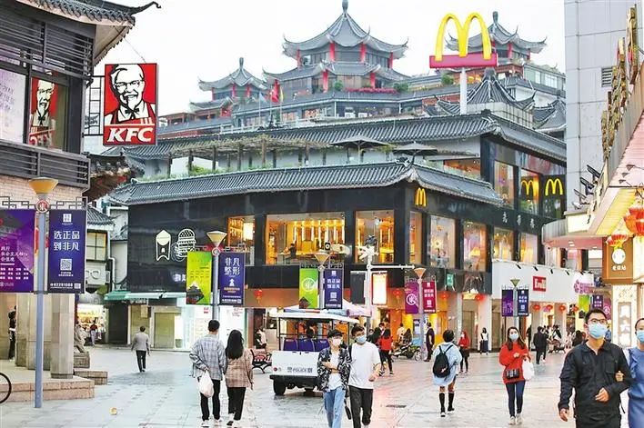 东门步行街获评 "中国著名商业街" 8月18日至19日,"全国《商业街分类