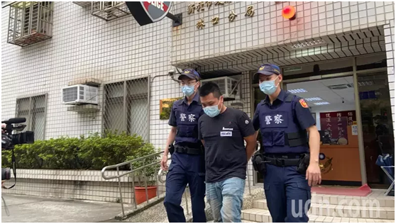 刘姓男子投案(图片来源:台湾《联合报》)
