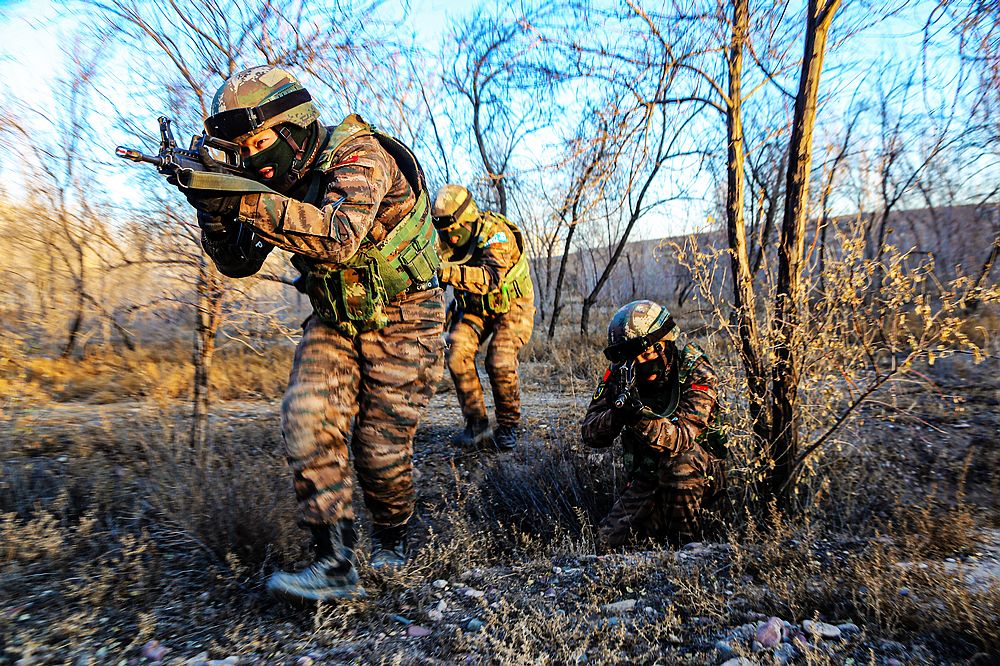 武警甘肃总队武威支队:冬季寒风凛,祁连山下练兵忙