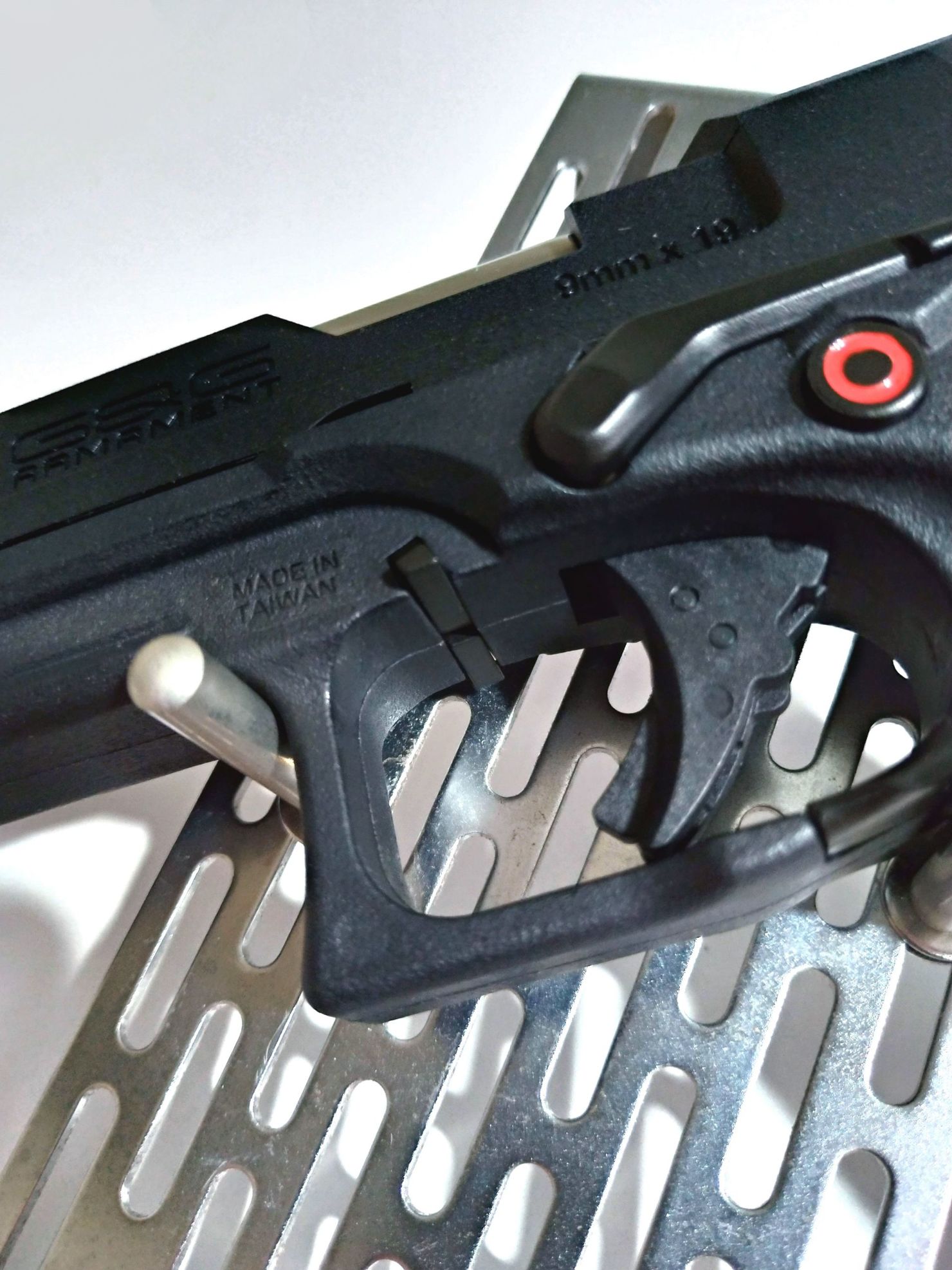 台湾玩具商出品仿glock自创型airsoft