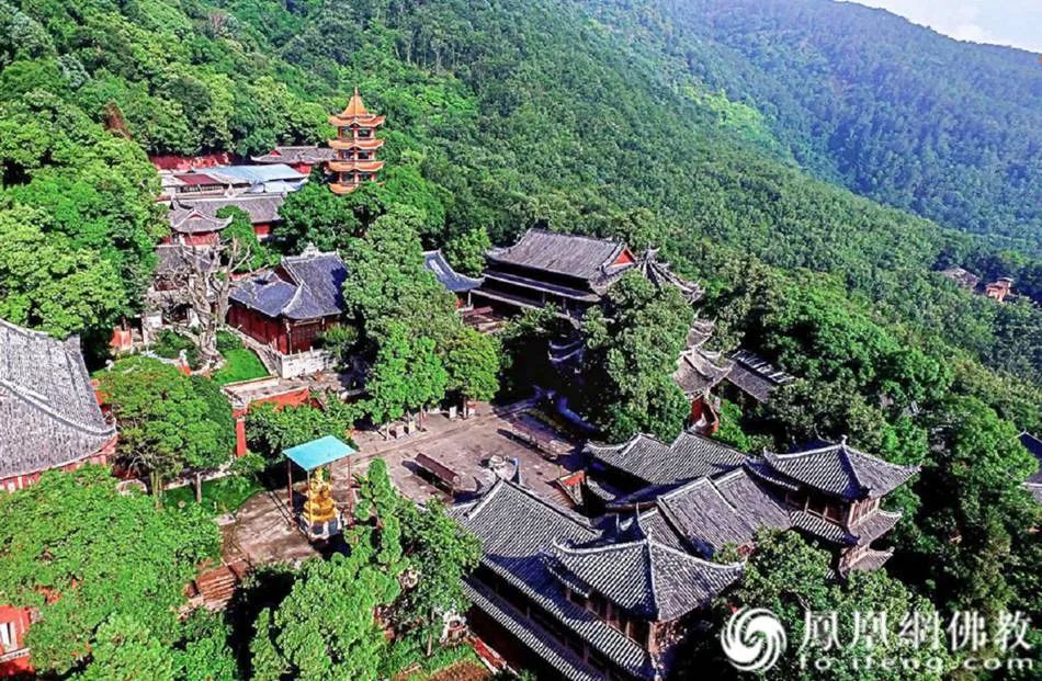 揪心!西昌火灾火线距千年古刹光福寺400米 山顶五祖庵受损严重