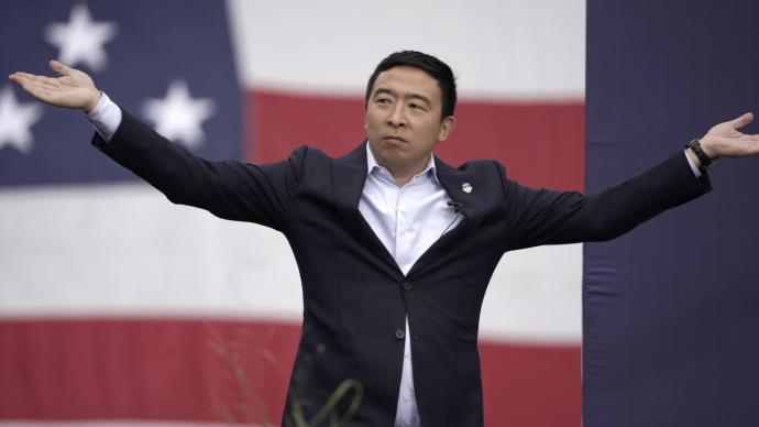 45岁华裔杨安泽竞选纽约市长，曾参选美国总统