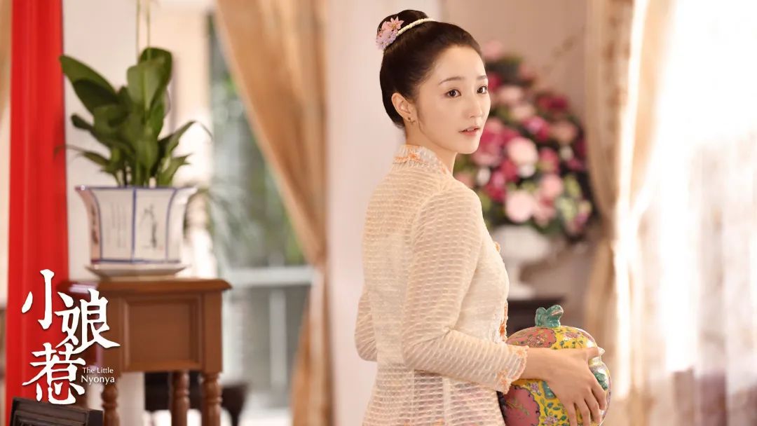 沸了一个夏天的《小娘惹》追了没?女主高颅顶发型有点看头