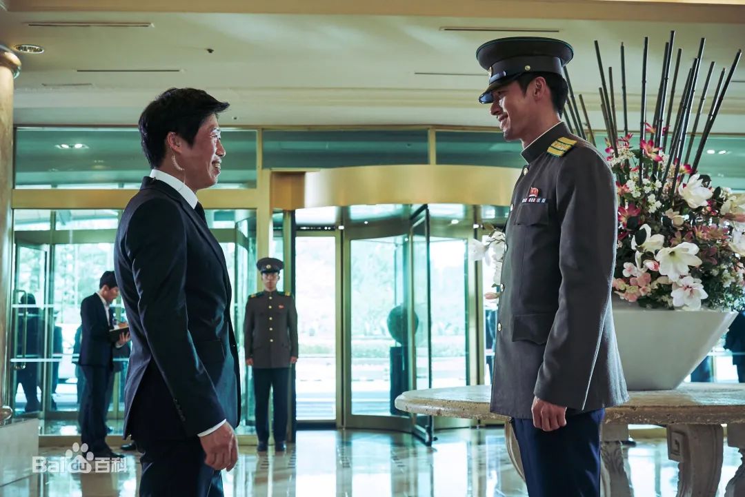 《共助》中,扮演了朝鲜军官,话说人家玄彬大帅哥早早就有穿军装的戏了