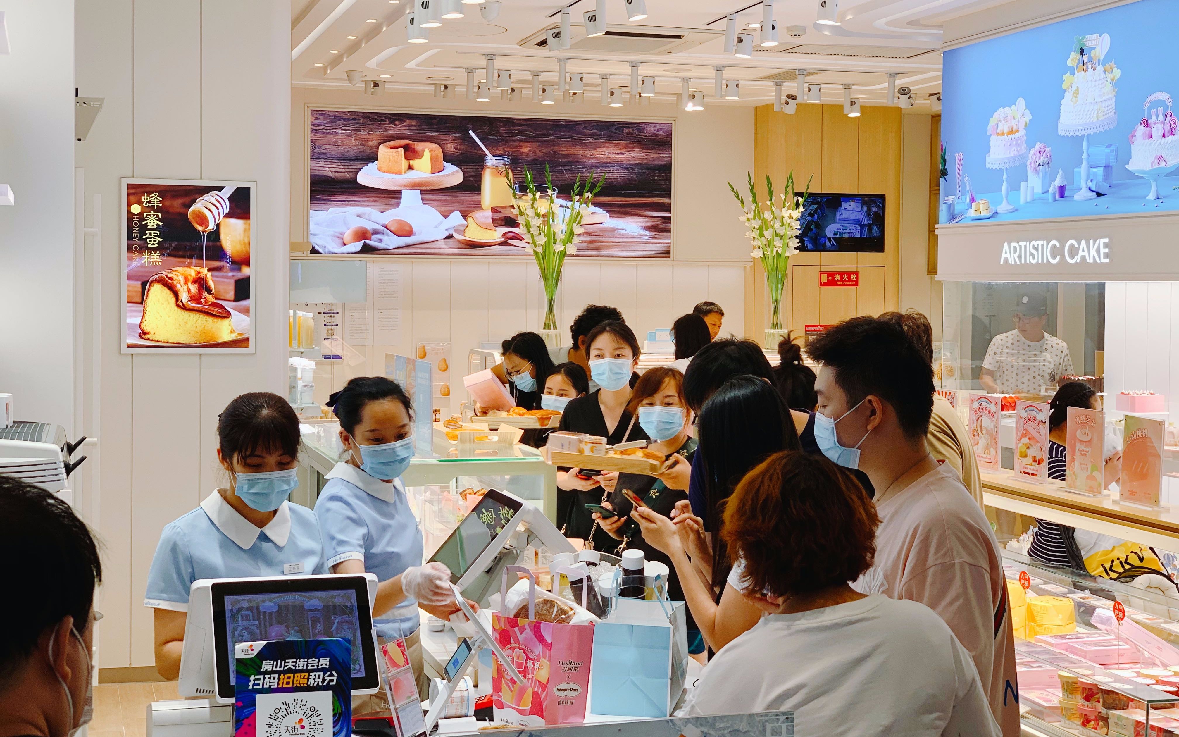 探访│北京商圈再现就餐排队,部分老字号门店销售额达疫情前水平