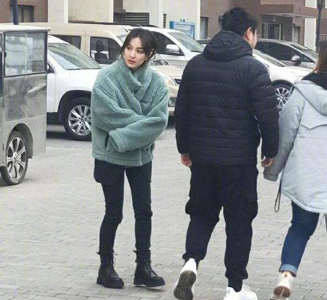 打死也不敢信拥有这双小鸟腿的是吴昕,她怎么做到腿比杨幂细的?