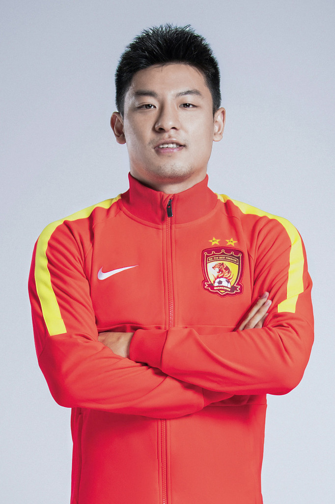 恒大新赛季定妆照出炉卡帅神情轻松众球员表情严肃