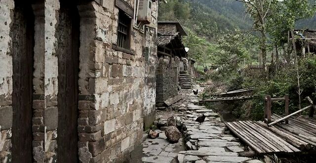 "短命村"本名为"斜塘村",位于广东清远市阳山县.