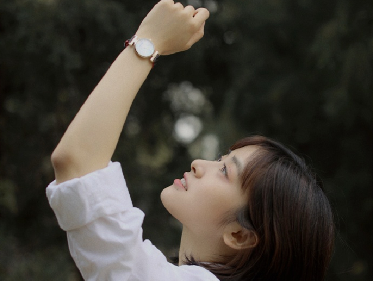 我觉得没动吧.你们看侧脸图还是挺自