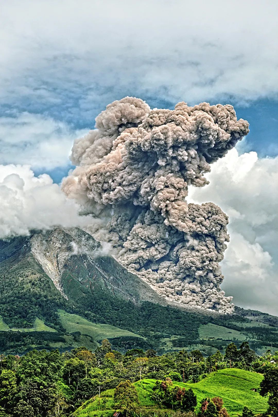 中国最可怕的火山图片