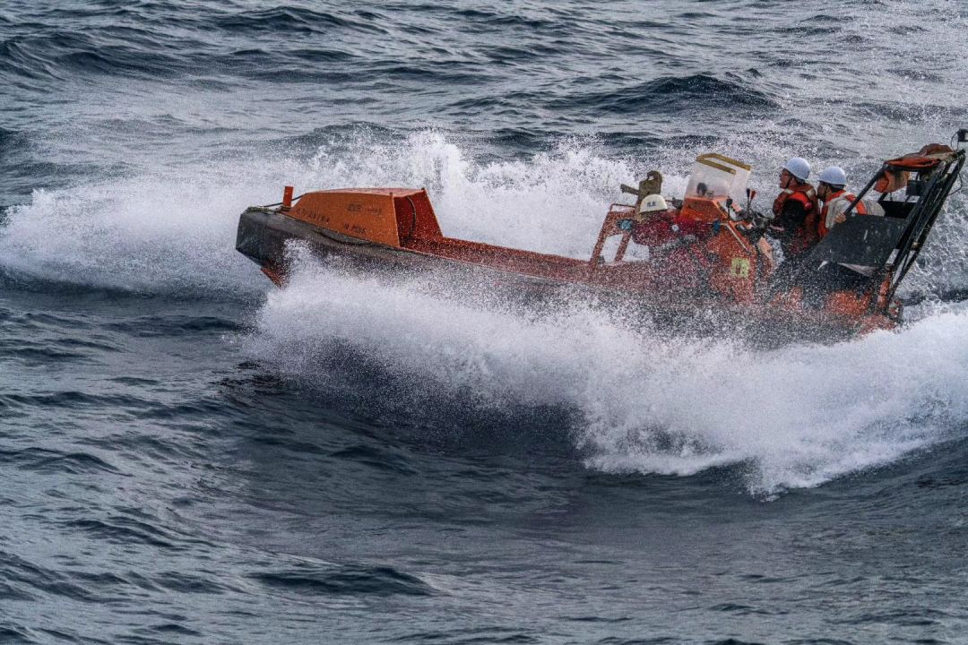 北京号破冰船上的昼与夜