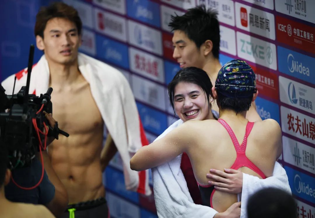 10月1日由徐嘉余,闫子贝,张雨霏和杨浚瑄联手奉上的男女4x100米混合泳