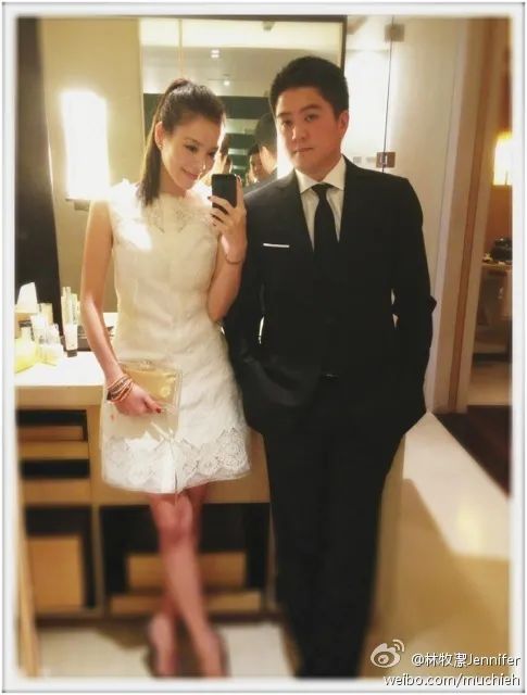 笃清,两人2007年结婚,不久离婚后,在2013年二次结婚。(现在普遍说法)但林牧洁接受台湾《tat