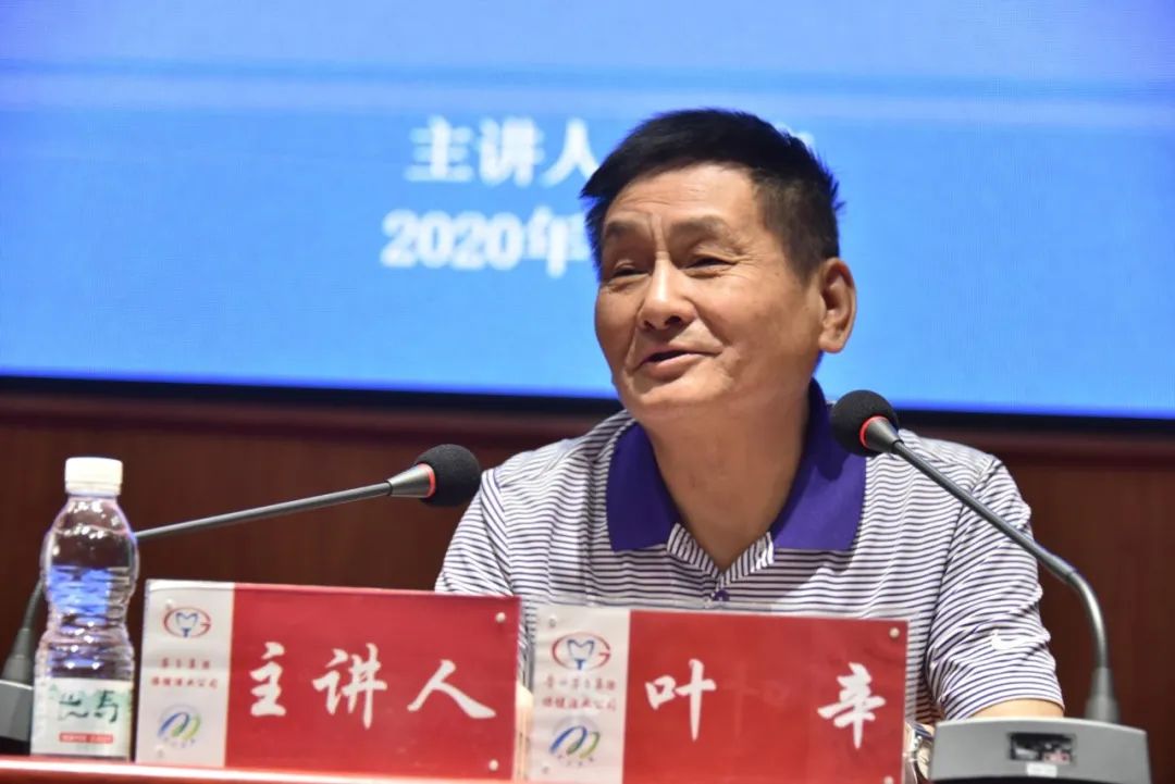 叶辛早在上世纪七十年代在贵州当知青的时候,便是茅台酒厂的常客.