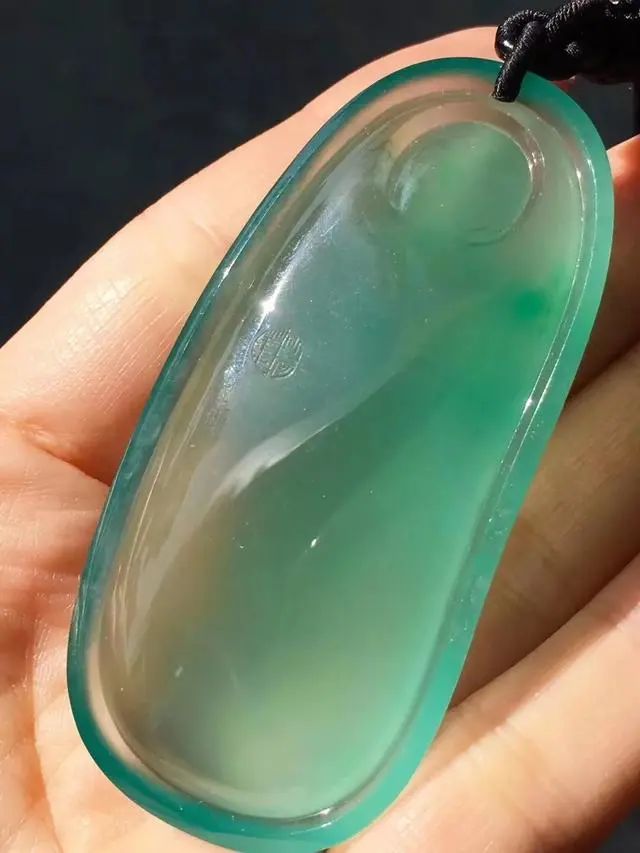 精品莫西沙翡翠原石高冰种晴底,起货的观音大牌,优雅十足