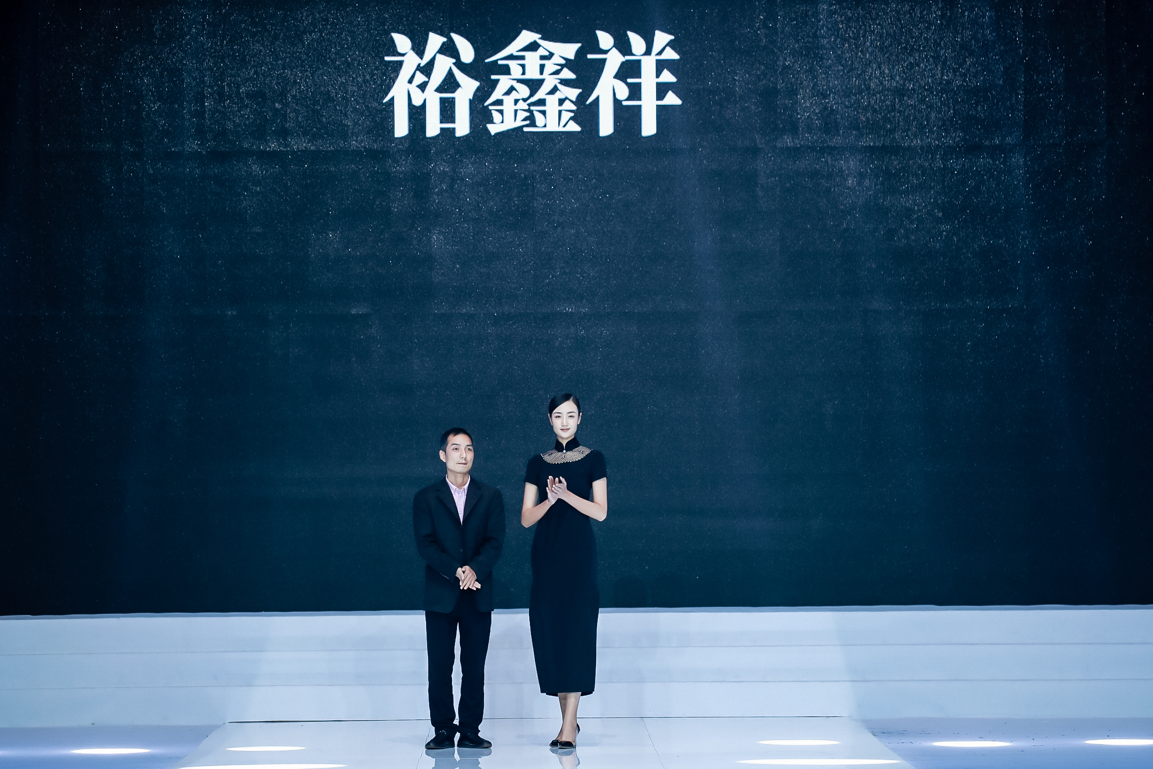 新锐设计师董明祥:服装是表达美的语言__凤凰网