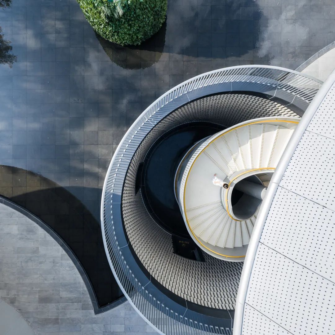 下沉庭院螺旋楼梯