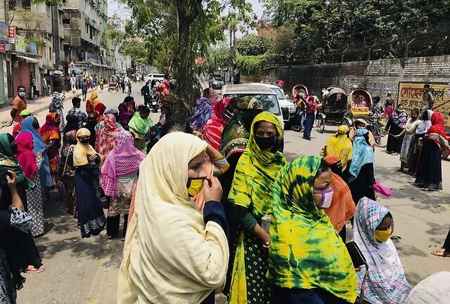 饥饿比病毒更可怕，孟加拉女工奋不顾身要开工