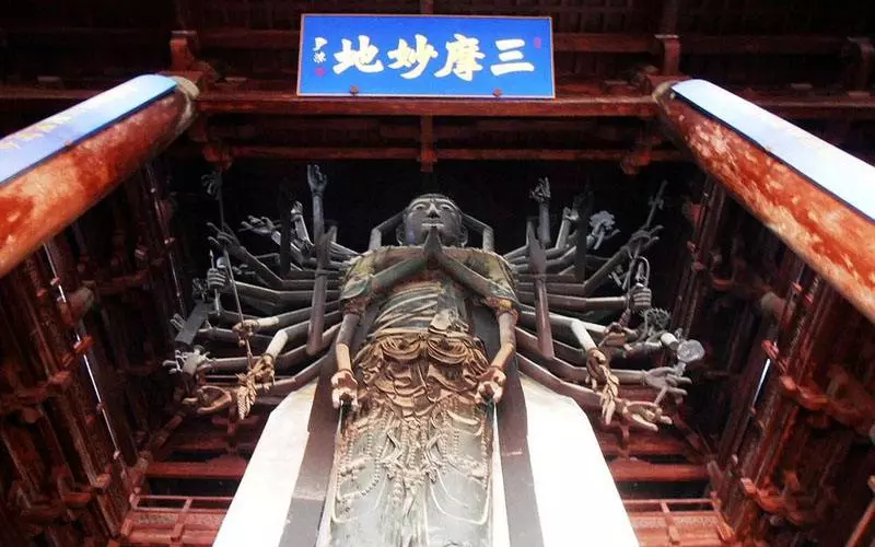 千年古庙被荒废,殊不知连厕所边的臭石头都是珍宝!