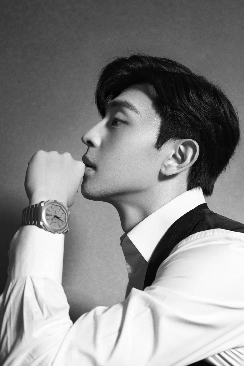 邓伦成为宝格丽品牌挚友全新腕表大片公开