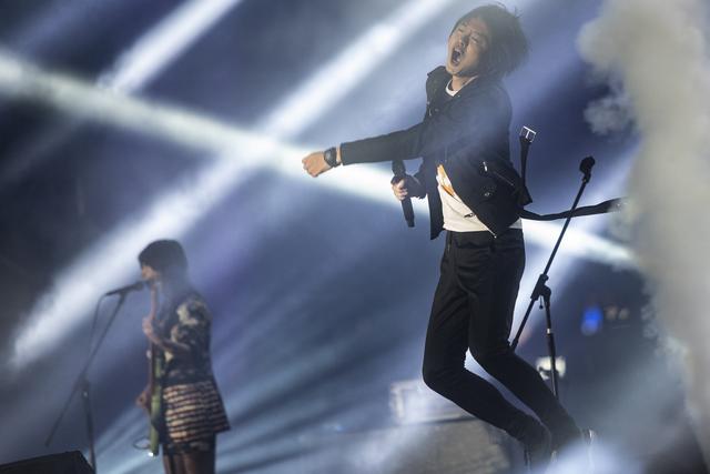 外滩大会音乐节 新裤子燃爆全场 彭磊没穿格子衫__凤凰网