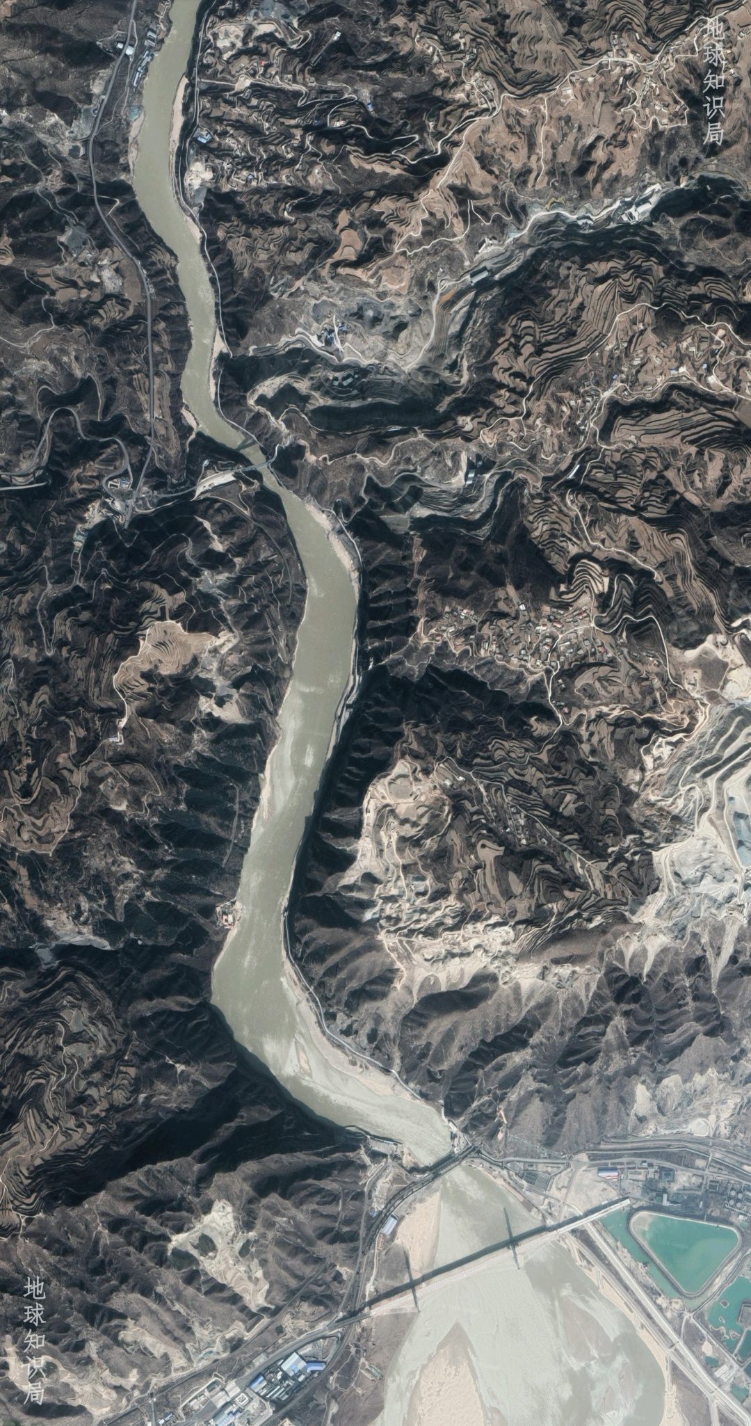 正文 晋陕省界北起晋蒙陕交界处的河曲-小占,南至晋豫陕交界处的杨家