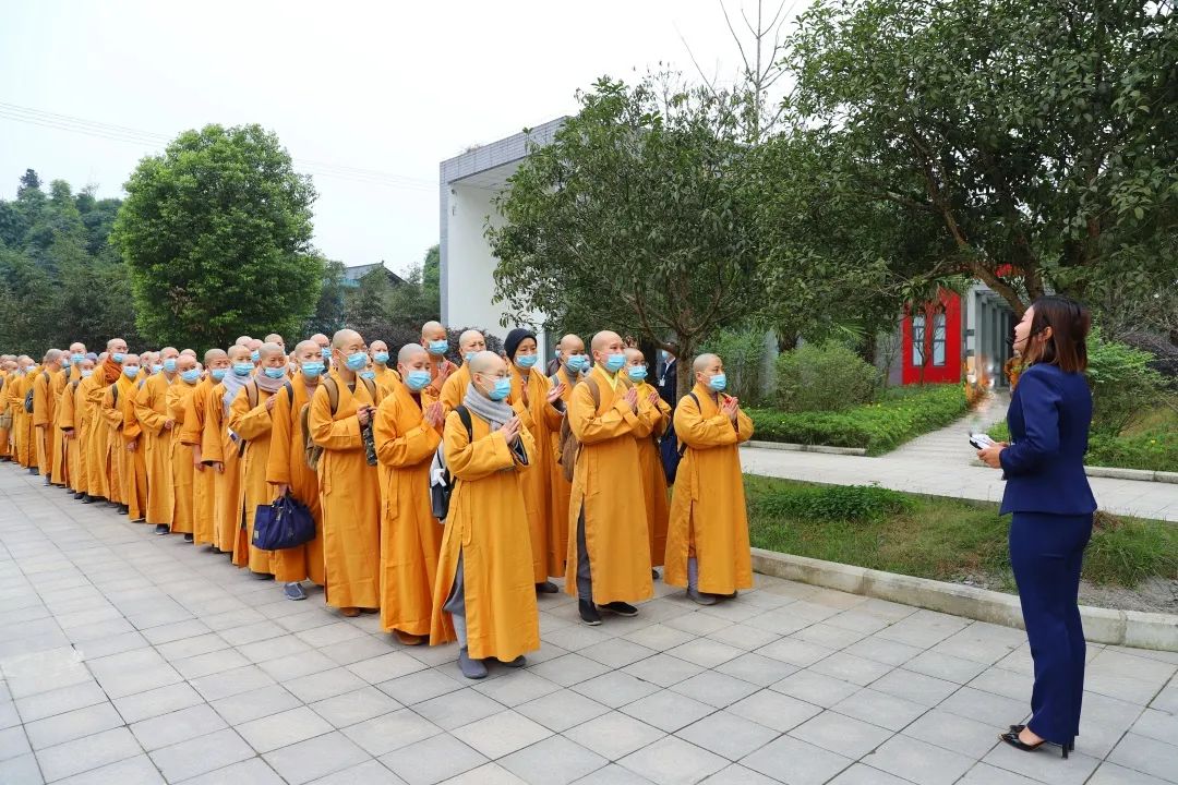 四川尼眾佛學院全體師僧參觀成都戰役紀念館