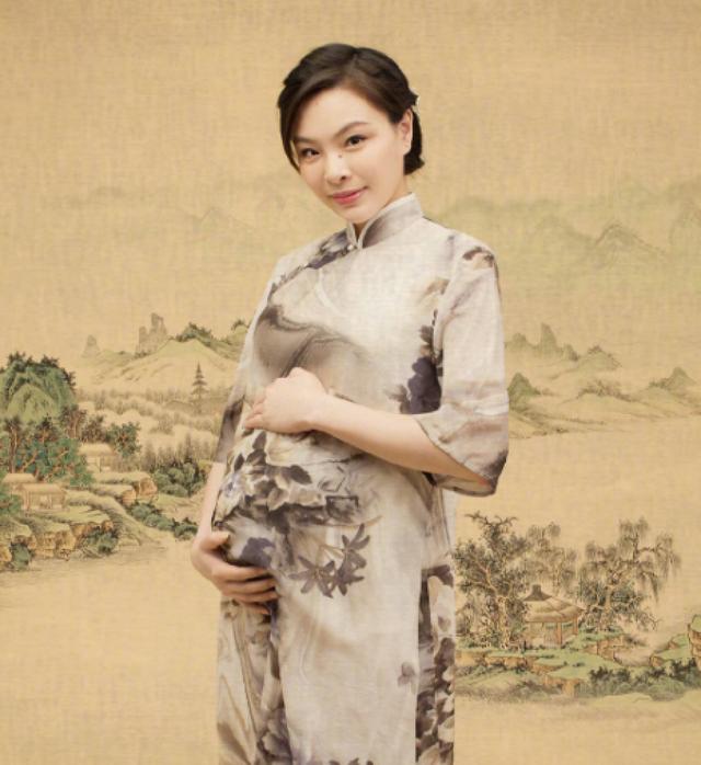 奥运冠军不是一般人刘璇临盆前还能倒立何雯娜挺大肚玩瑜伽