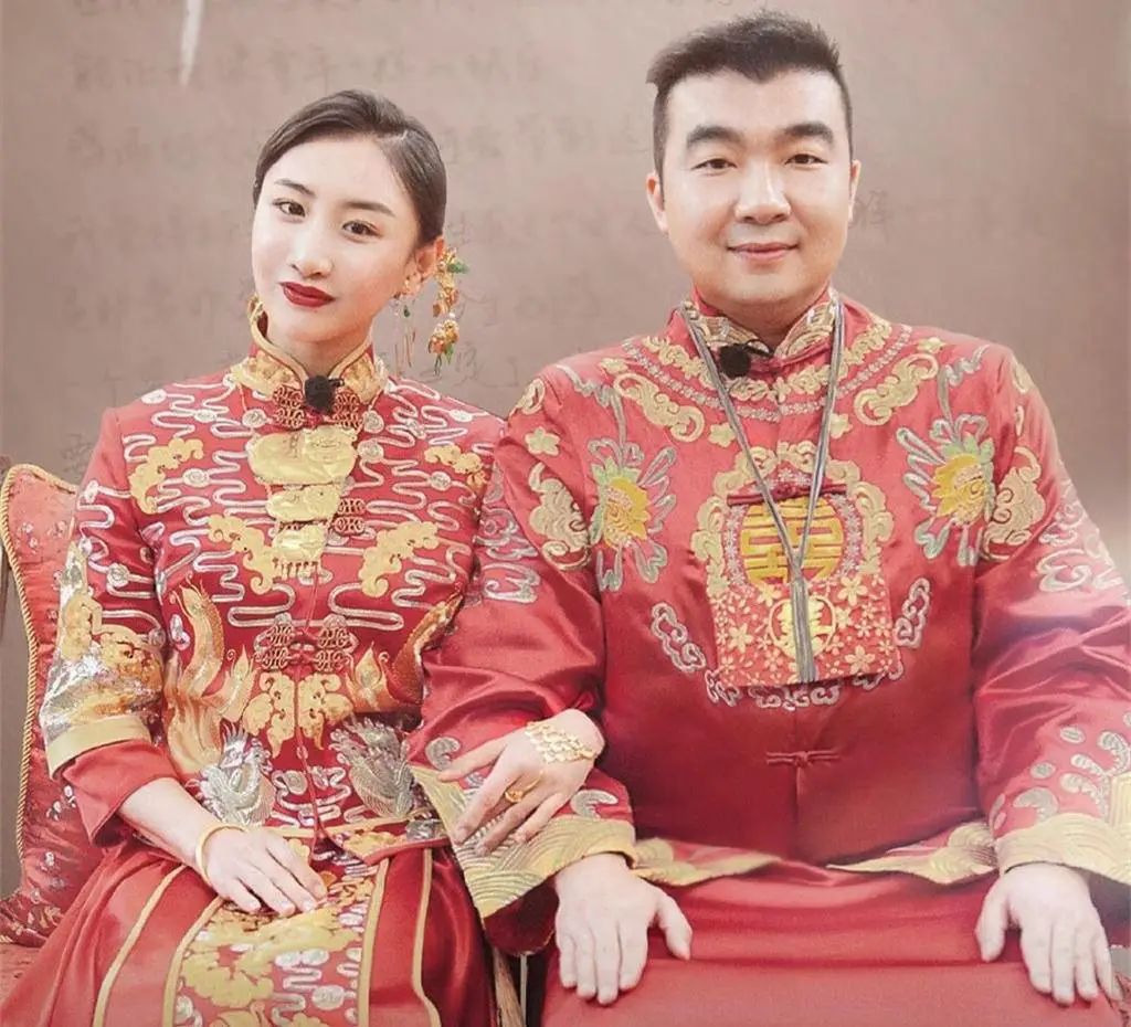 何雯娜 
