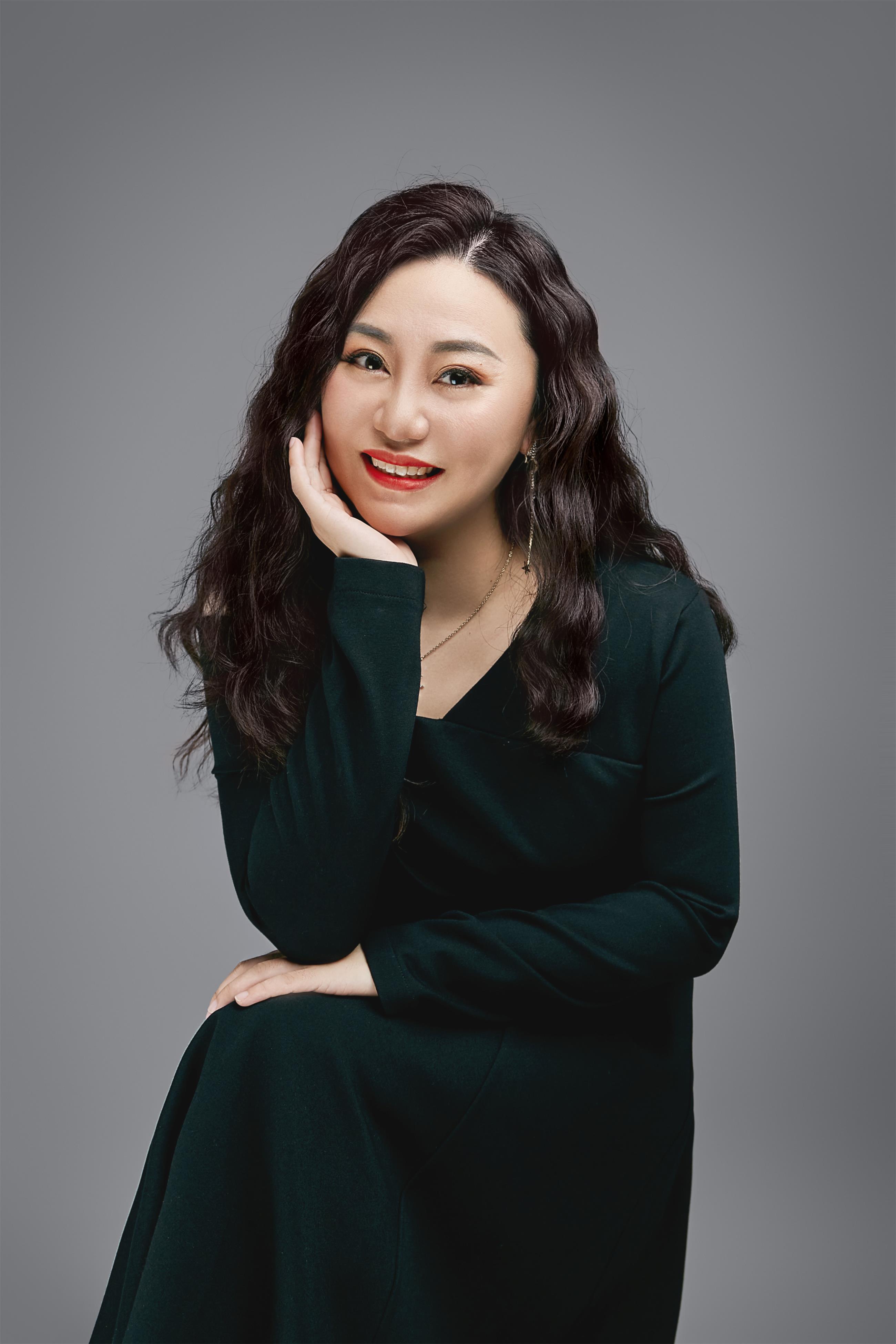 内地华语女唱将杨普《逆行追光者》直击心底的歌声无限力量