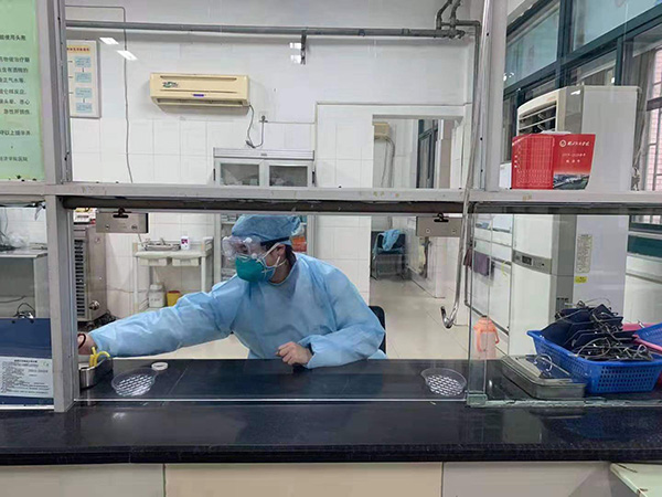 成都助孕机构（战疫者｜聚焦武汉社区医院：最好的防护服给唯一的救护车司机）
