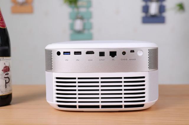 坚果j9投影仪深度体验:2000ansi超高流明,无惧日光干扰__凤凰网