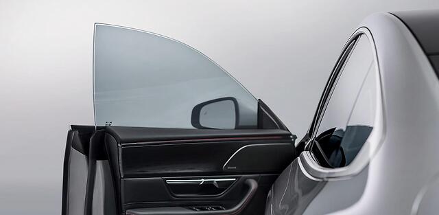 值得一提的是,p7无框车门很拉风.