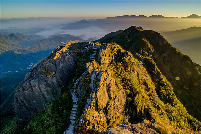 岭南第一险峰金子山的缆车即将开通用手都可以触摸到云海
