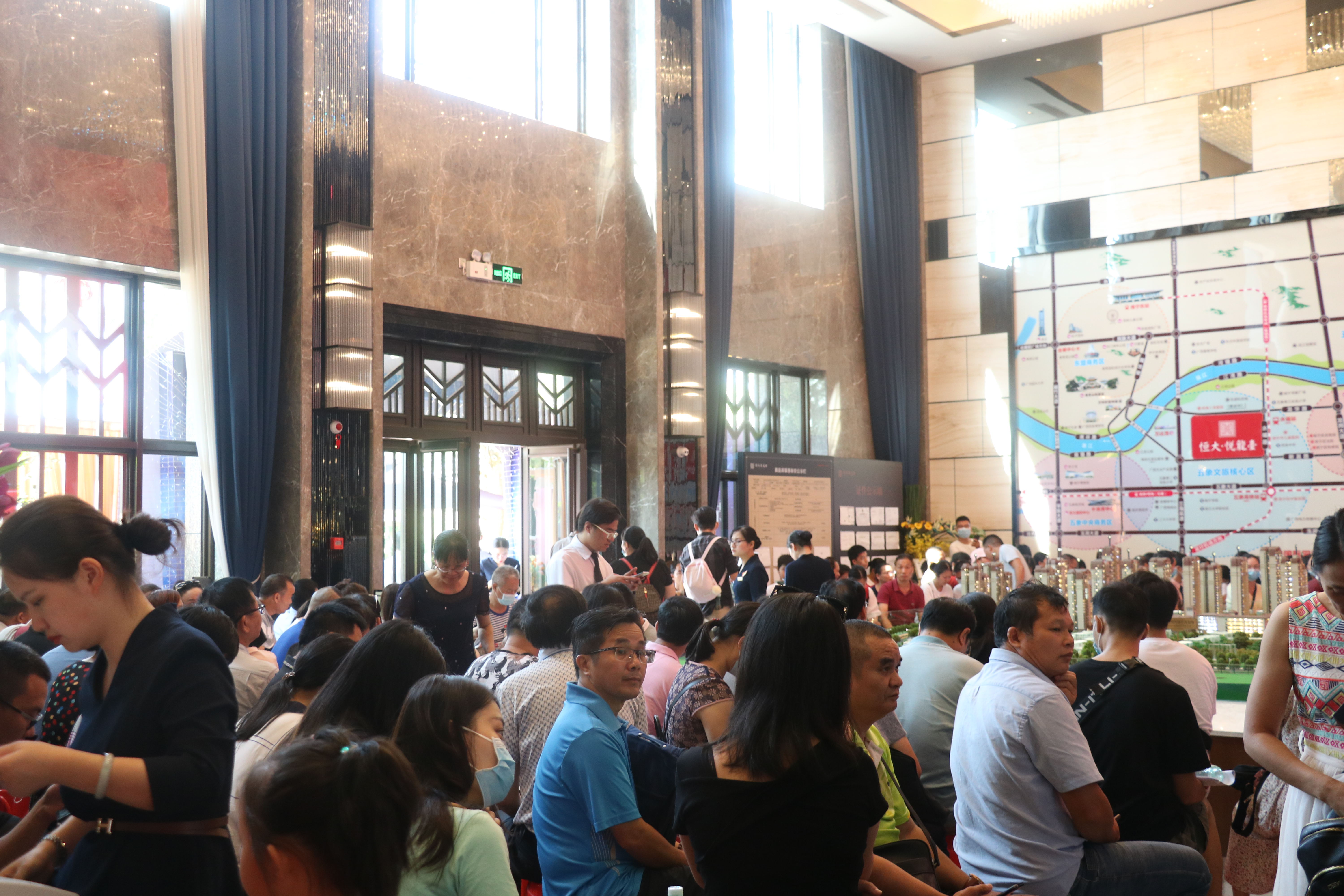 燃爆黄金周!恒大全国七折售楼处已成人海