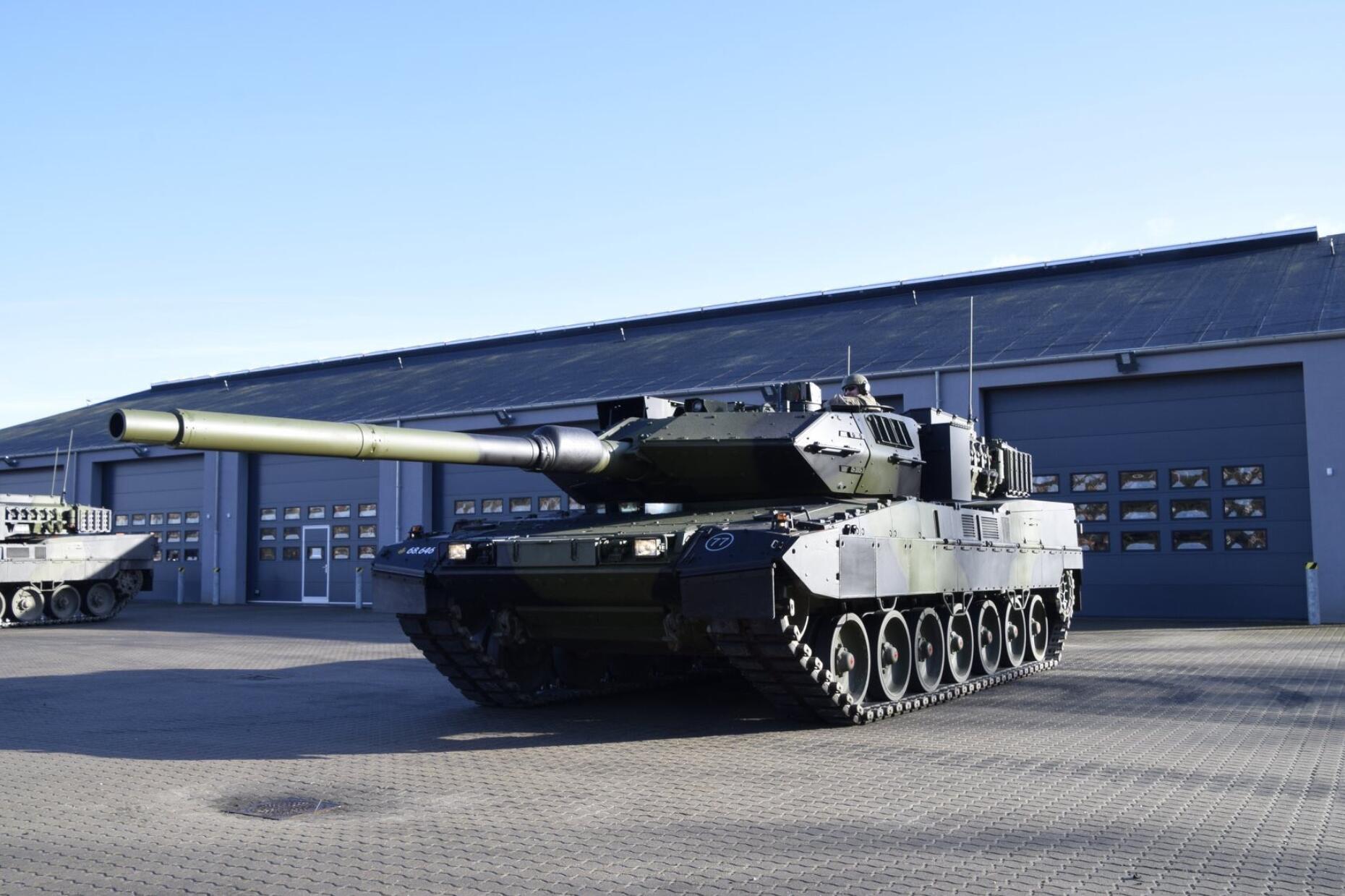 喜提全球最强坦克丹麦陆军隆重接收豹2a7坦克