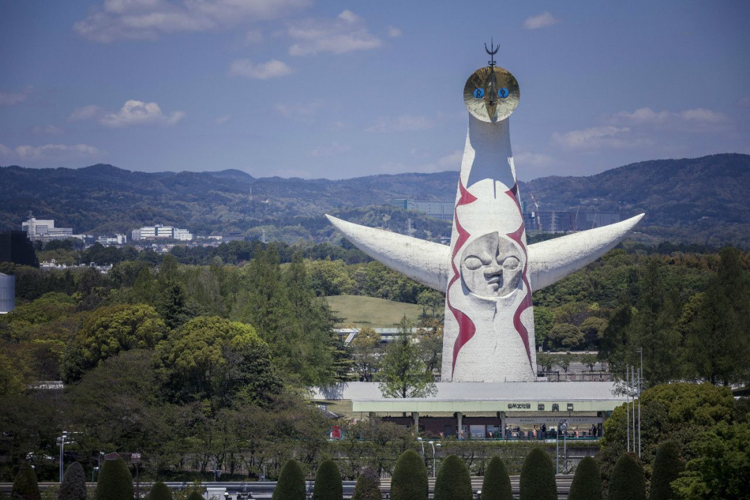 再想一想1970年震惊世界的太阳塔,现在搬过来对比一下, 那就是"一体