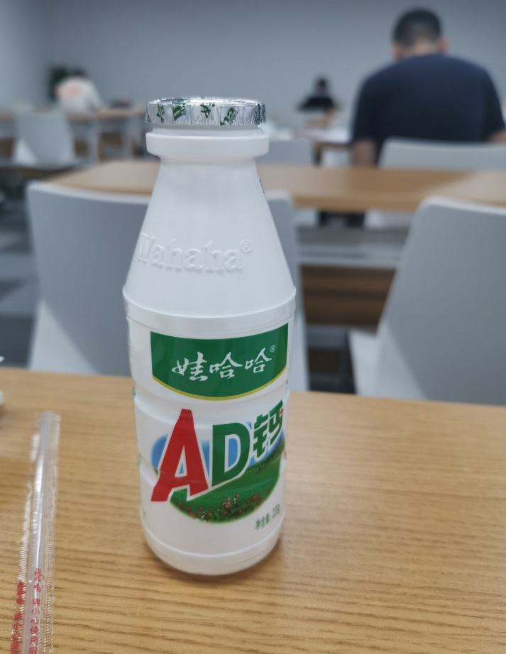 茶搏荟:童年味道!用这杯娃哈哈草莓ad钙奶,带我们回到童年时光