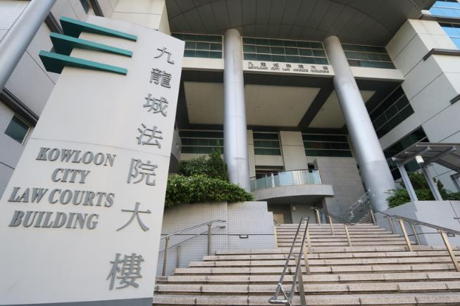 香港九龙城裁判法院今天提讯,案件系去年8月底有多名暴徒在深水埗警署